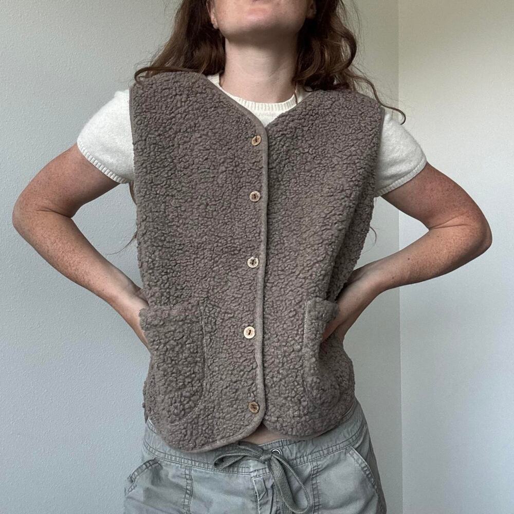 Granola gorpcore brown sherpa vest